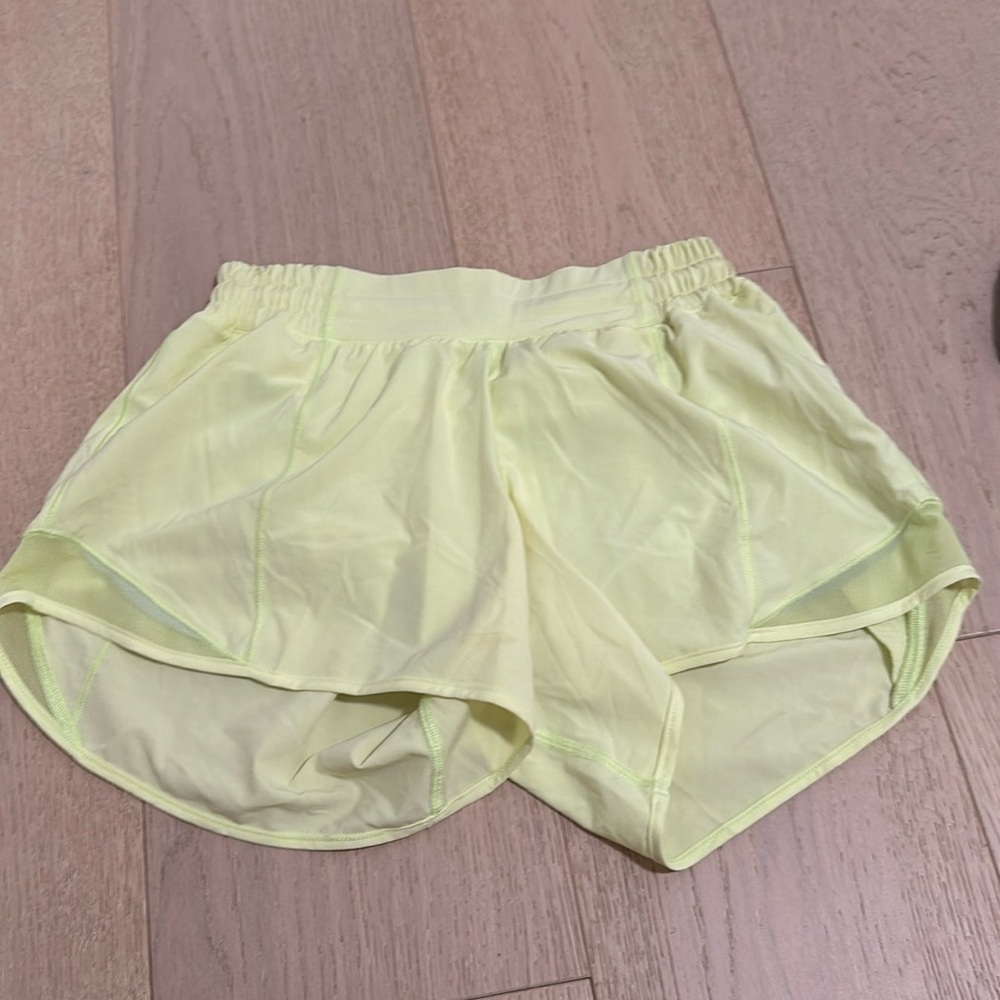 Lululemon Hotty Hot shorts 4” Size 4 Electric Lemon Low Rise